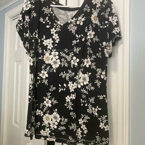Chic Black Floral Women's Short Sleeve Top